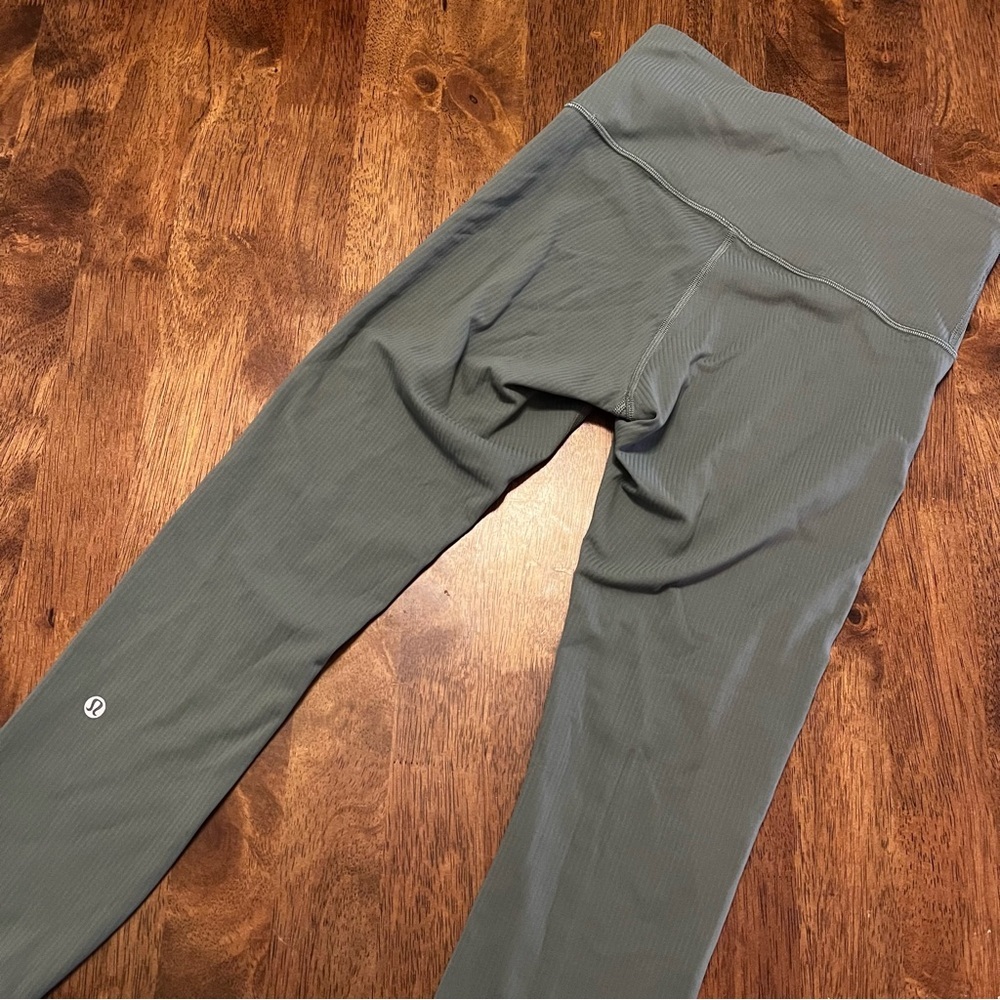 Lululemon Wunder Train High-Rise Ribbed Tight 25" in Grey Eucalyptus Size 4 - Picture 10 of 12
